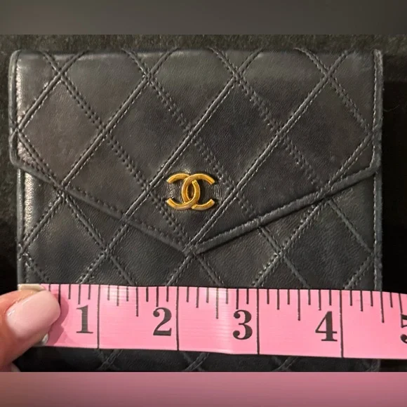 Authentic Pre-owned CHANEL Black Quilted Card Wallet with Gold Logo Hardware - Picture 6 of 7